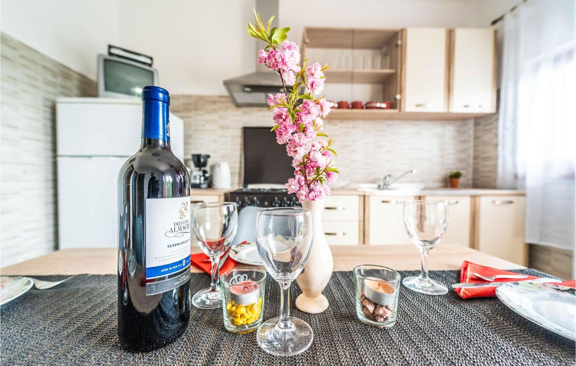 Amazing Apartment In Krnica With Kitchen Экстерьер фото